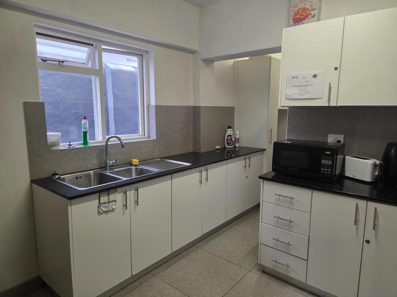 To Let 5 Bedroom Property for Rent in Woodstock Western Cape